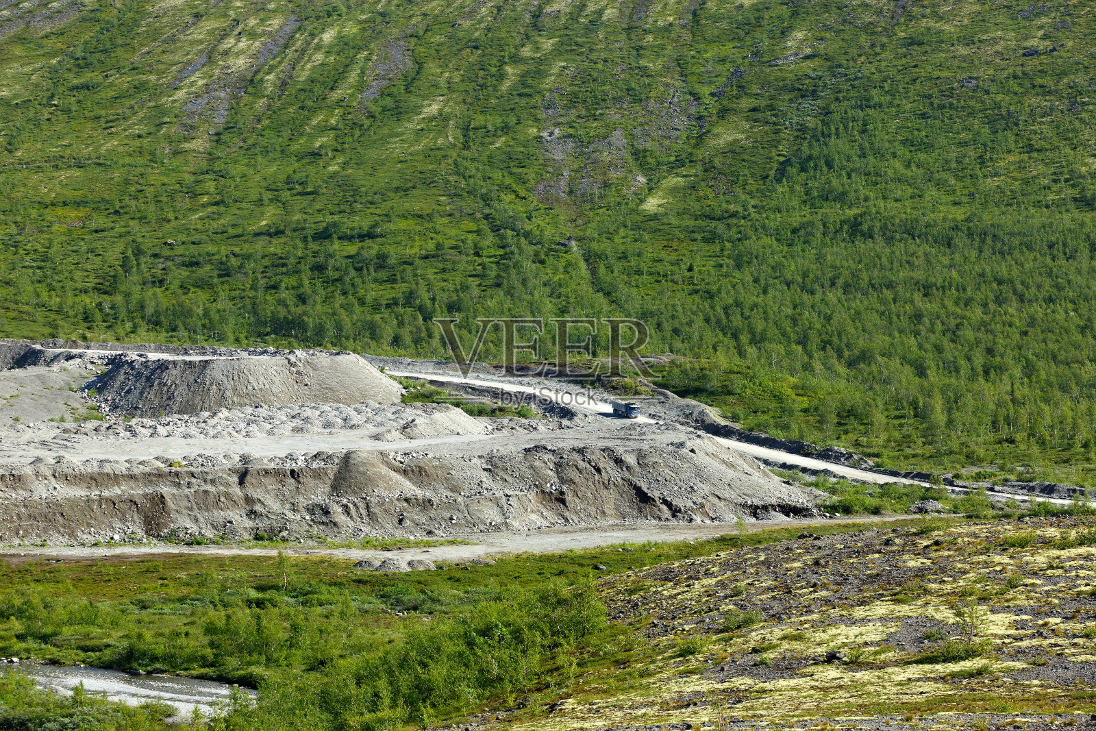 科拉半岛希比尼山的采石场。照片摄影图片