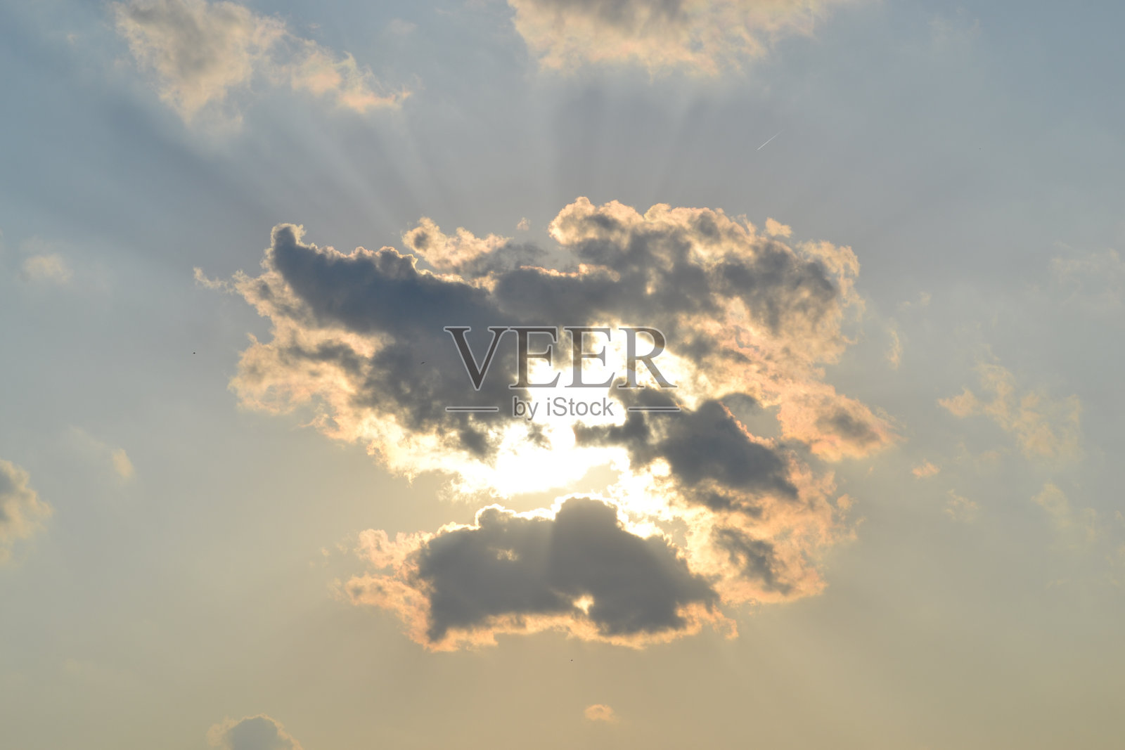 天堂打开了-一个完美的太阳照片摄影图片