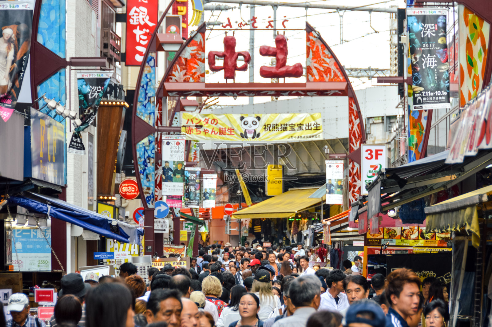 拥挤的东京街景照片摄影图片