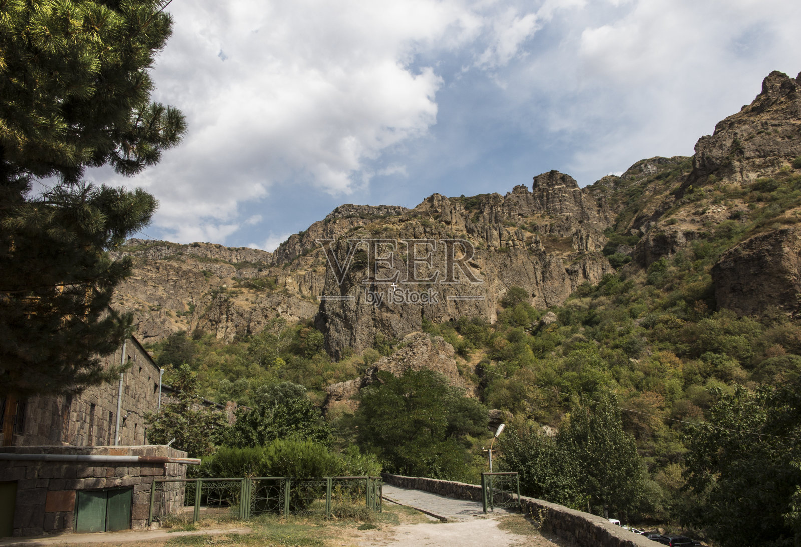 盖加德砖石区的岩石和山脉照片摄影图片