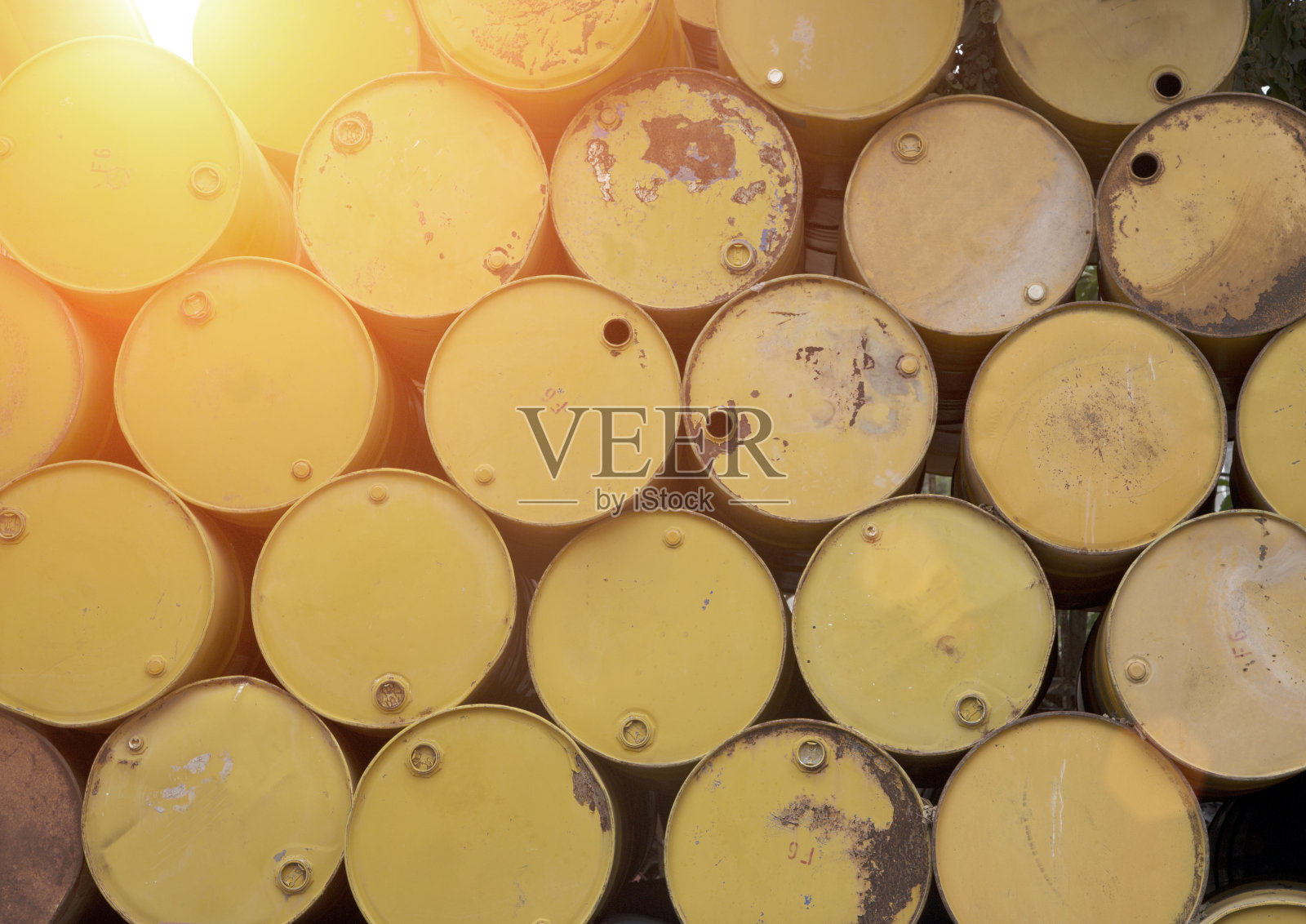 回收旧油罐照片摄影图片