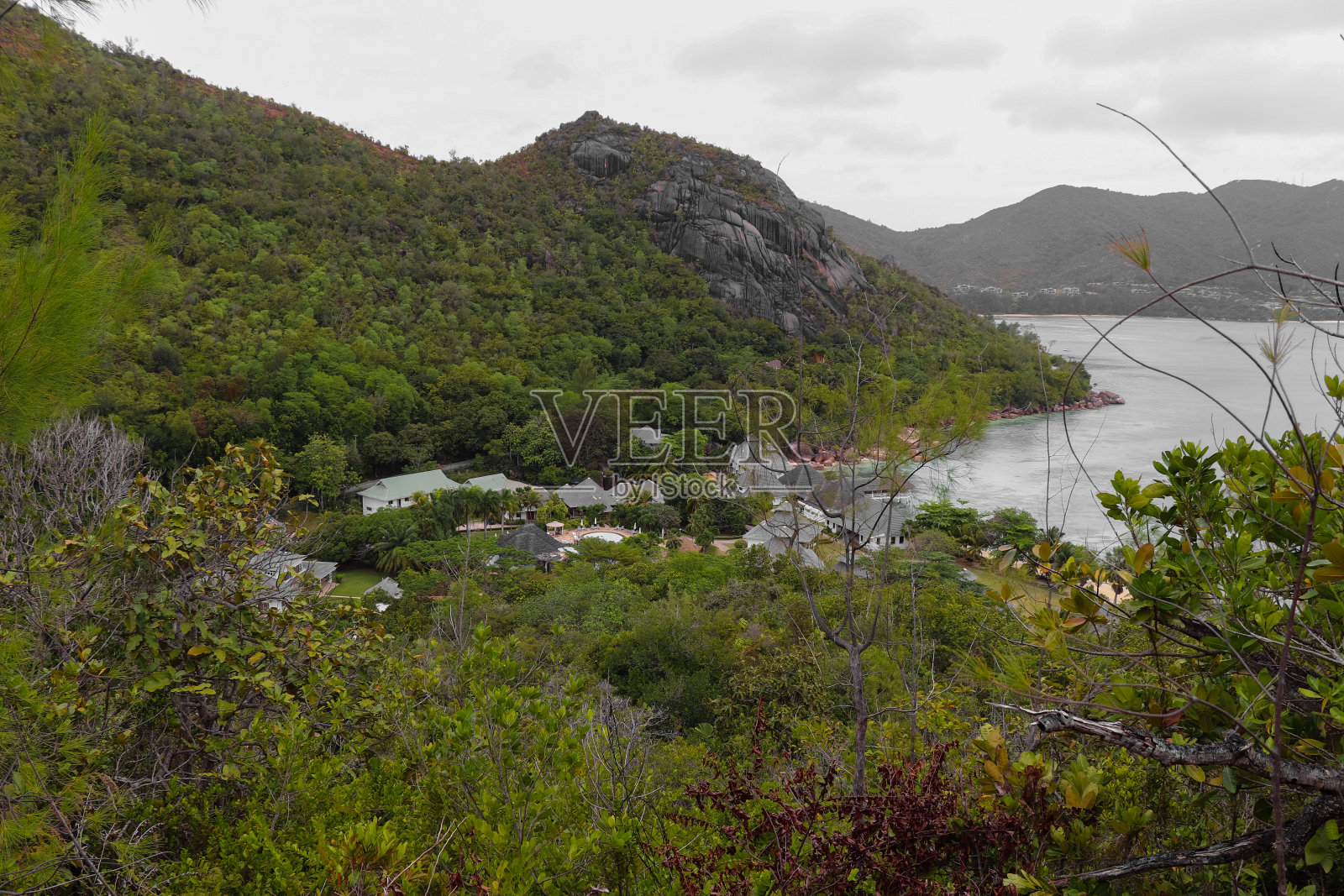 海滩附近的Cote D'Or山。普拉兰岛岛。塞舌尔照片摄影图片