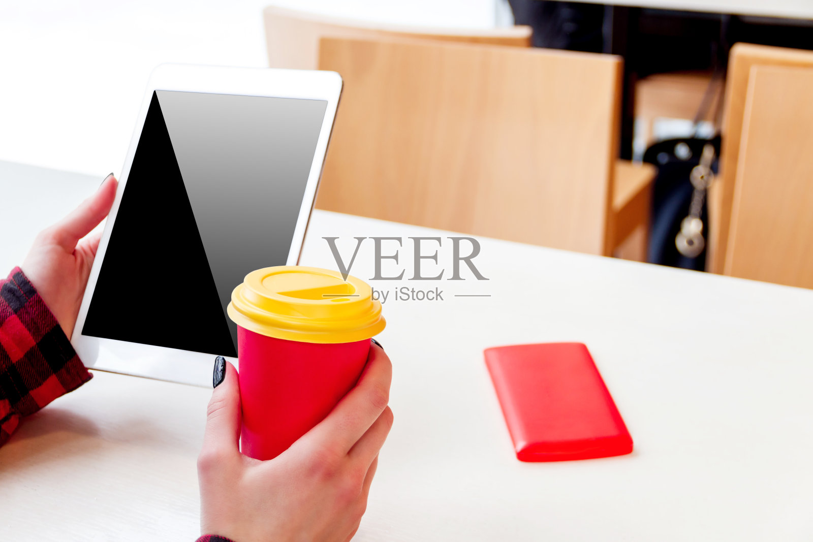 女性/女性/女孩手与模型平板照片摄影图片