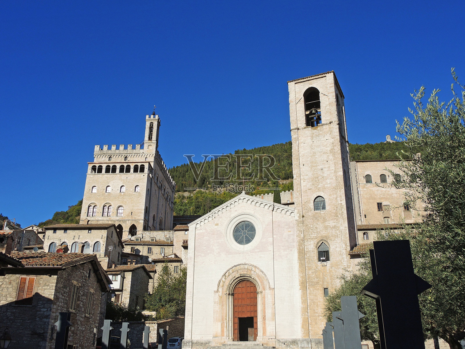 古,意大利。意大利最美丽的小镇之一。圣约翰教堂照片摄影图片