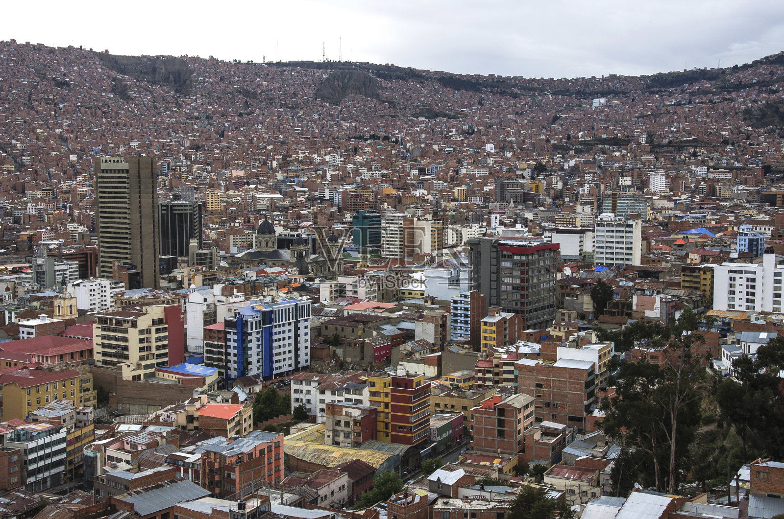 拉巴斯鸟瞰图，玻利维亚。拉巴斯是世界上最高的首都。照片摄影图片