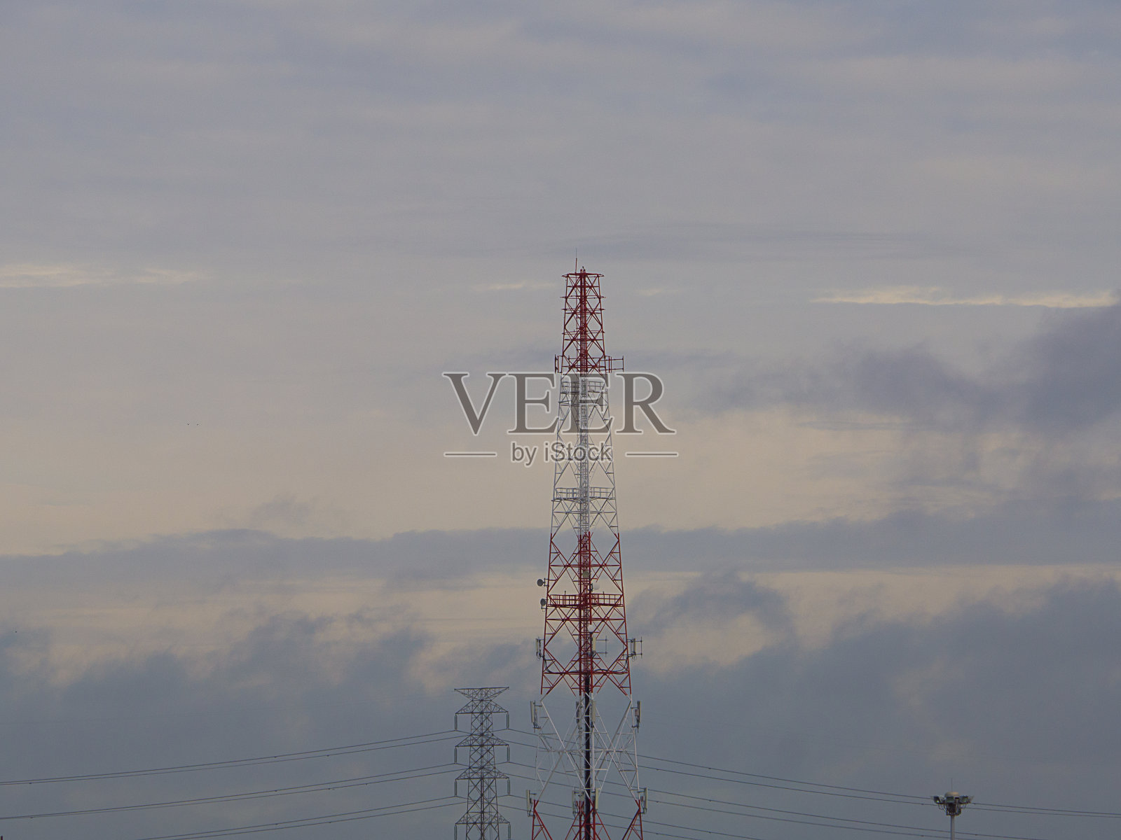 通信天线塔。照片摄影图片