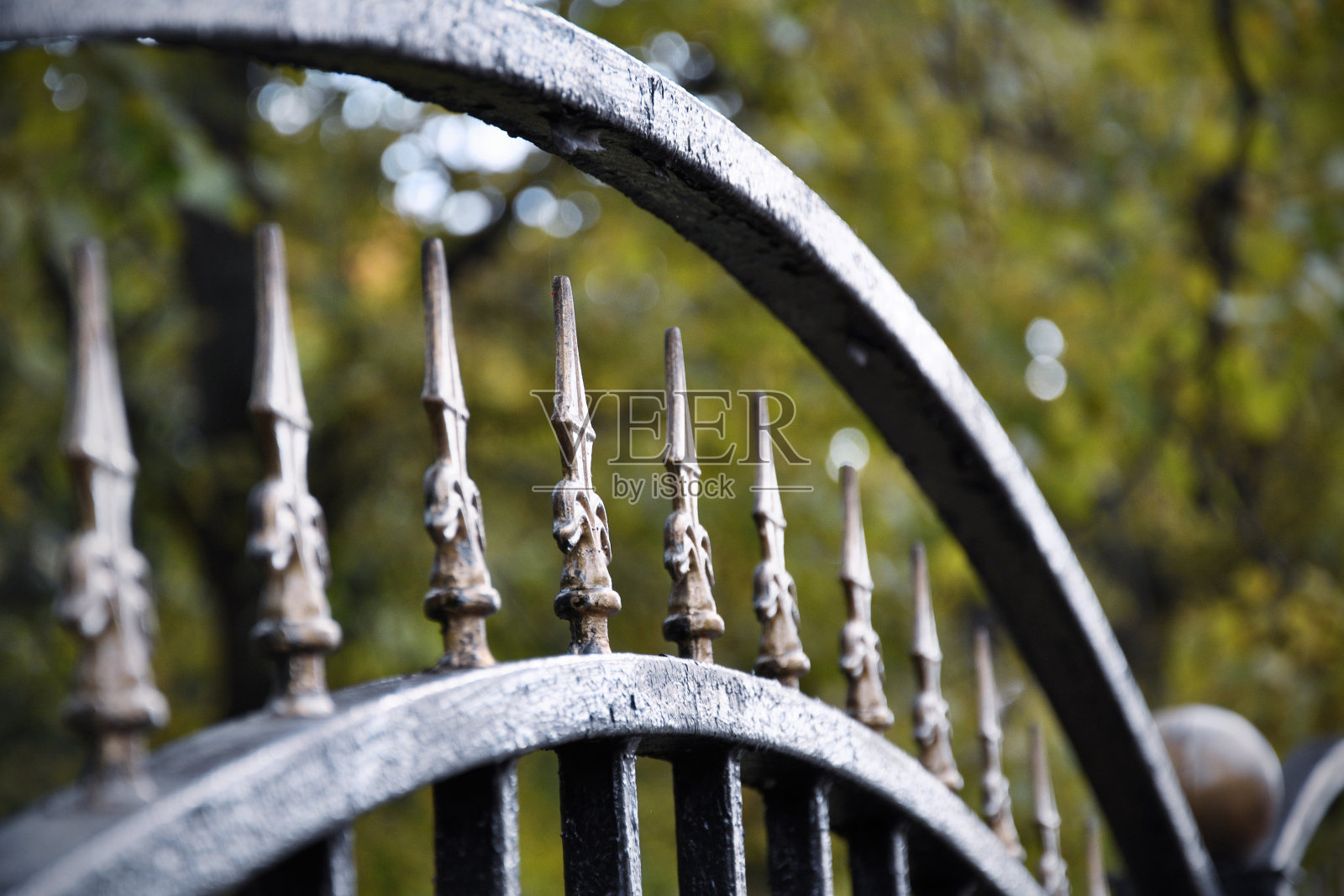 城市公园的围栏照片摄影图片