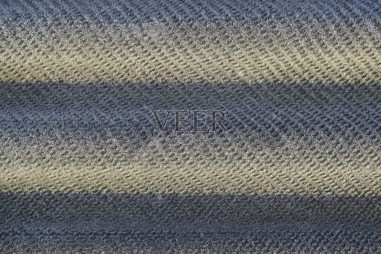 背景是一块覆盖着霜冻的石板照片摄影图片