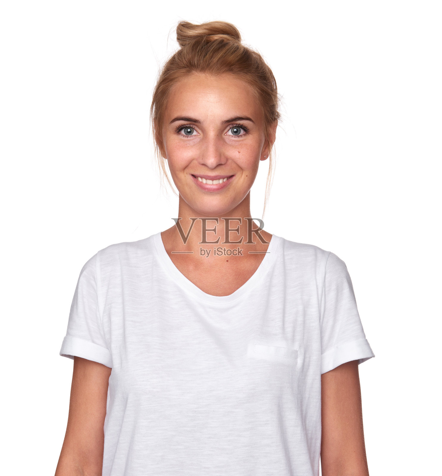 露齿微笑的年轻漂亮的女孩。孤立的照片摄影图片