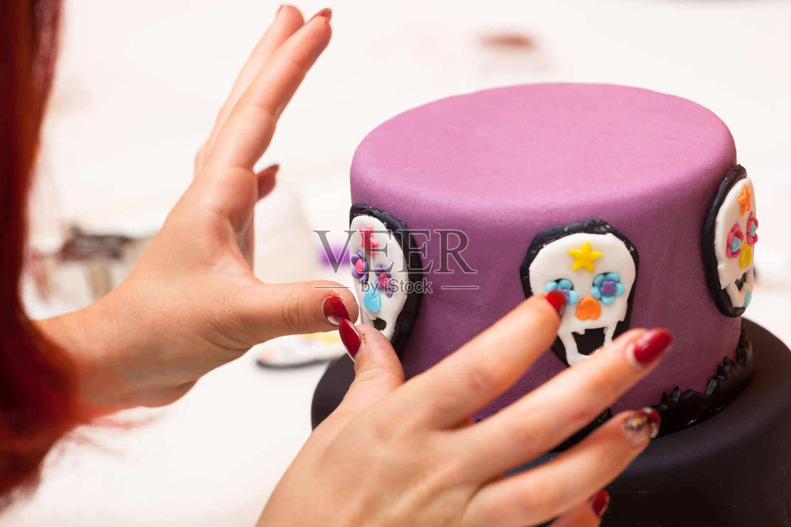 万圣节的人物与翻糖糊或糖糊。照片摄影图片