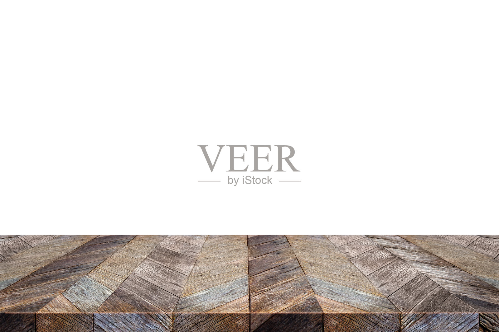 空旧的垃圾木木板桌面孤立的白色背景，用于显示蒙太奇的产品，并留下空间，以取代您的背景照片摄影图片