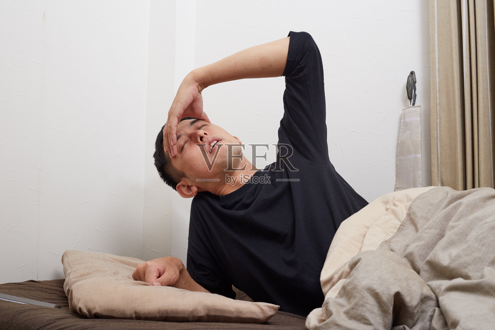 宿醉的人照片摄影图片