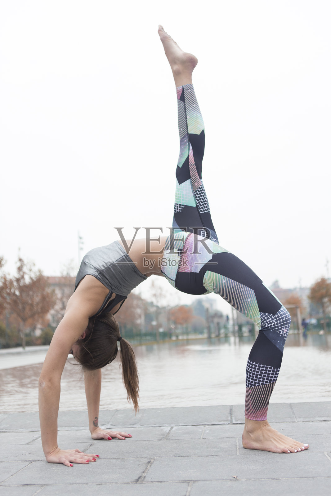 瑜伽教练照片摄影图片