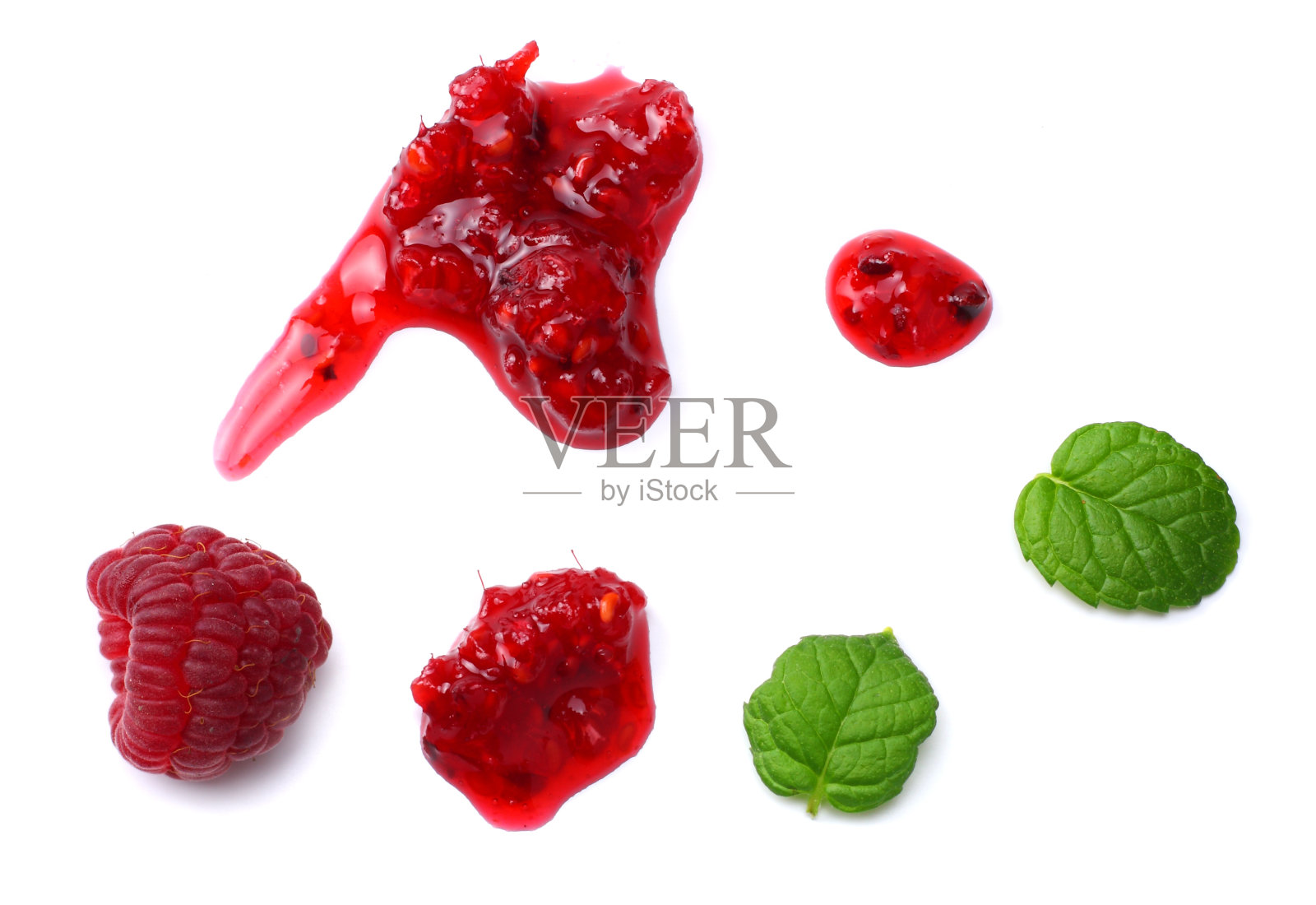 白色背景上孤立的覆盆子果酱。俯视图照片摄影图片