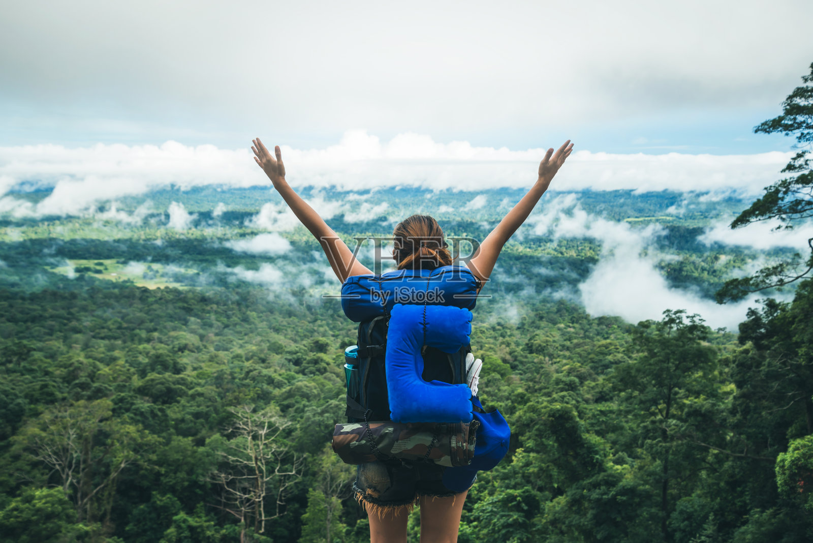亚洲女性在泰国山区度假放松身心照片摄影图片
