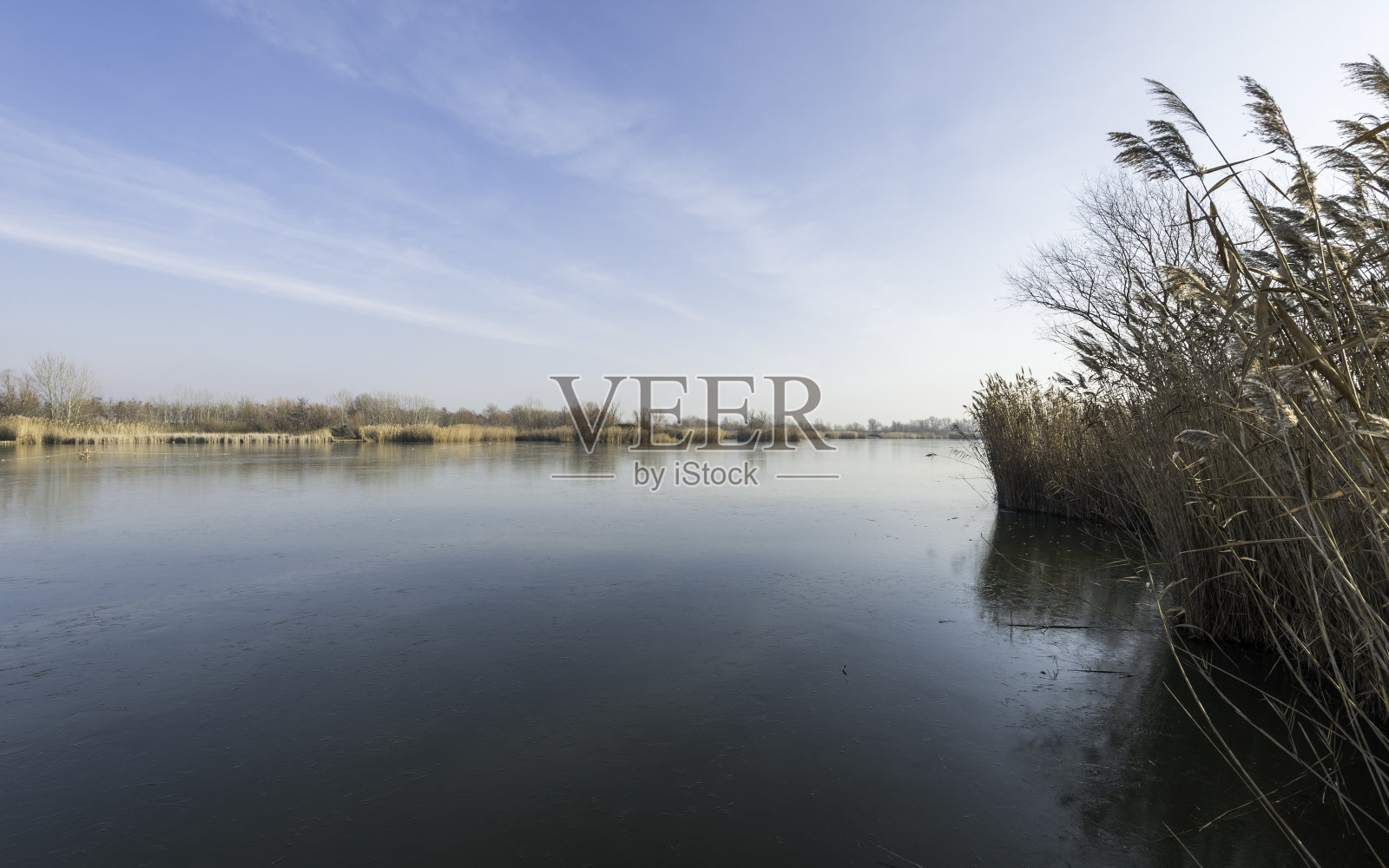 湖中日落照片摄影图片