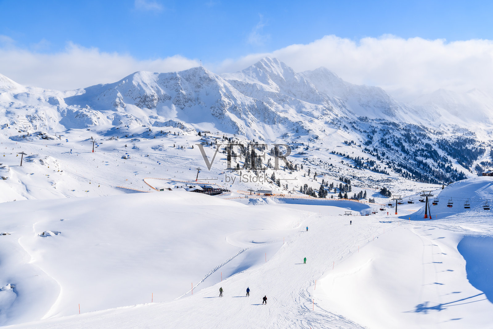 奥地利奥陶恩的山脉和滑雪场照片摄影图片