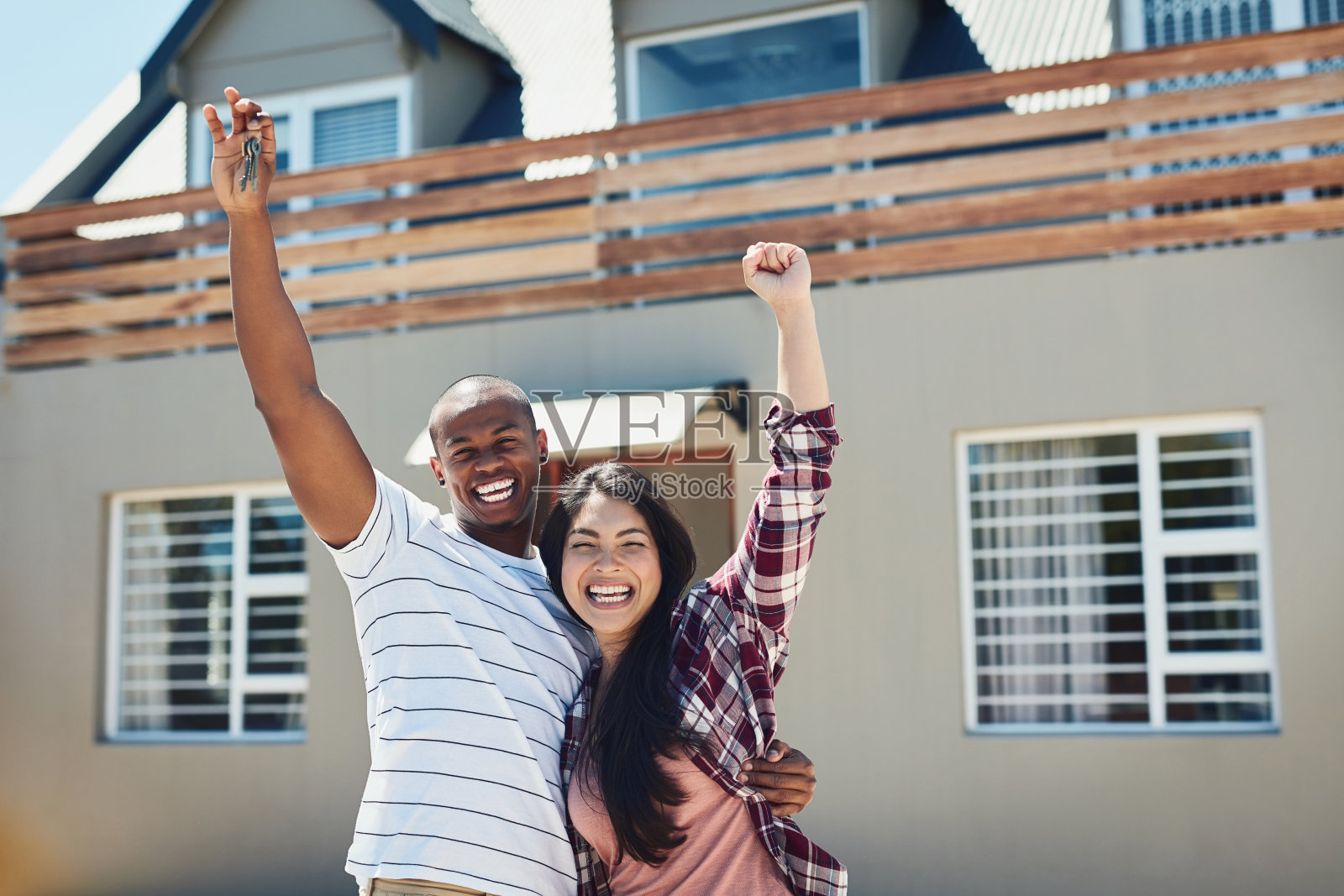 我们很高兴有了自己的家!照片摄影图片