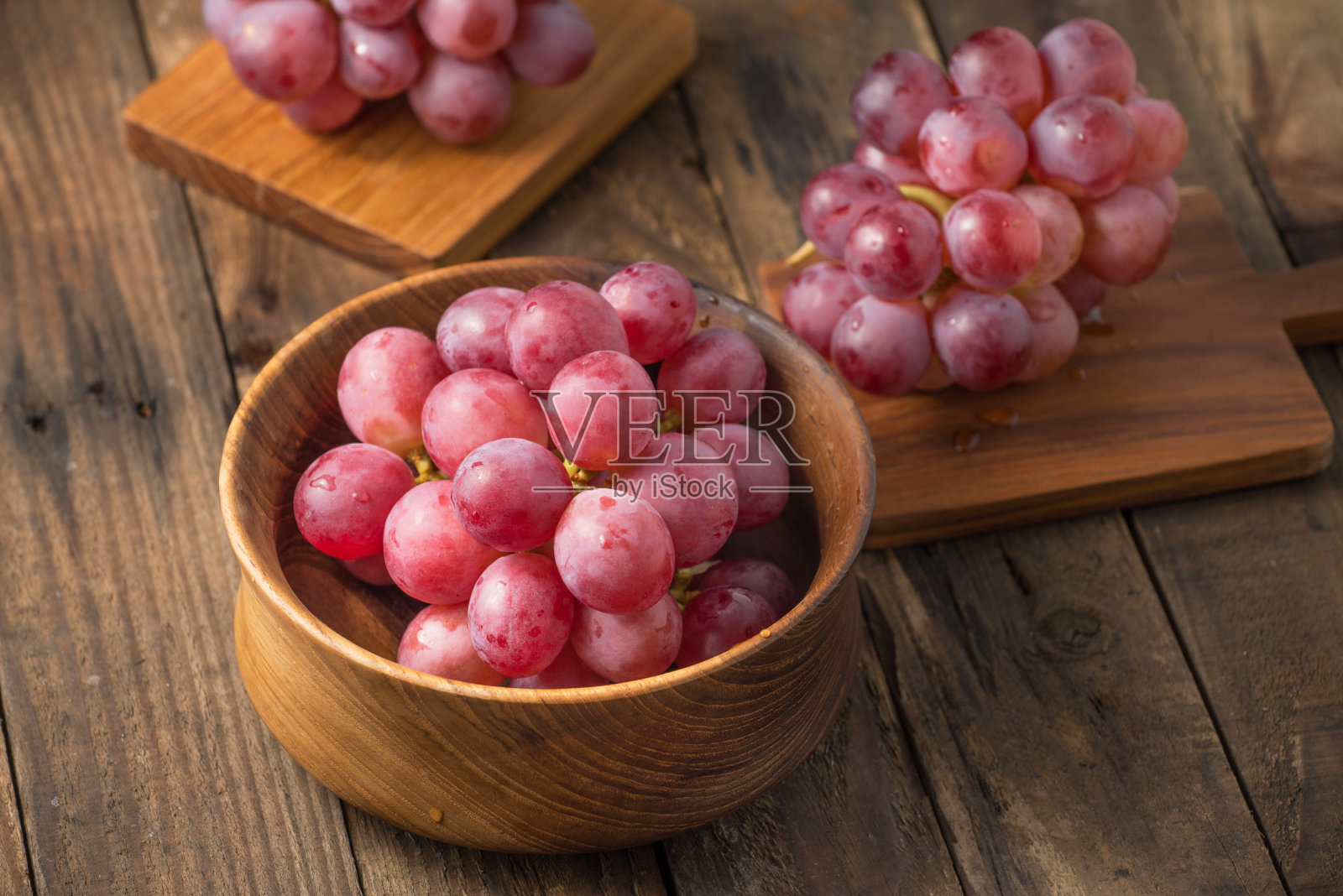 葡萄在木照片摄影图片