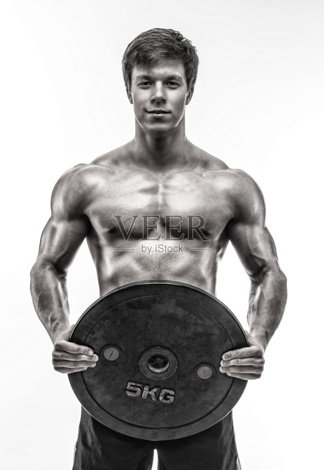 黑白照片的赤膊男性。照片摄影图片