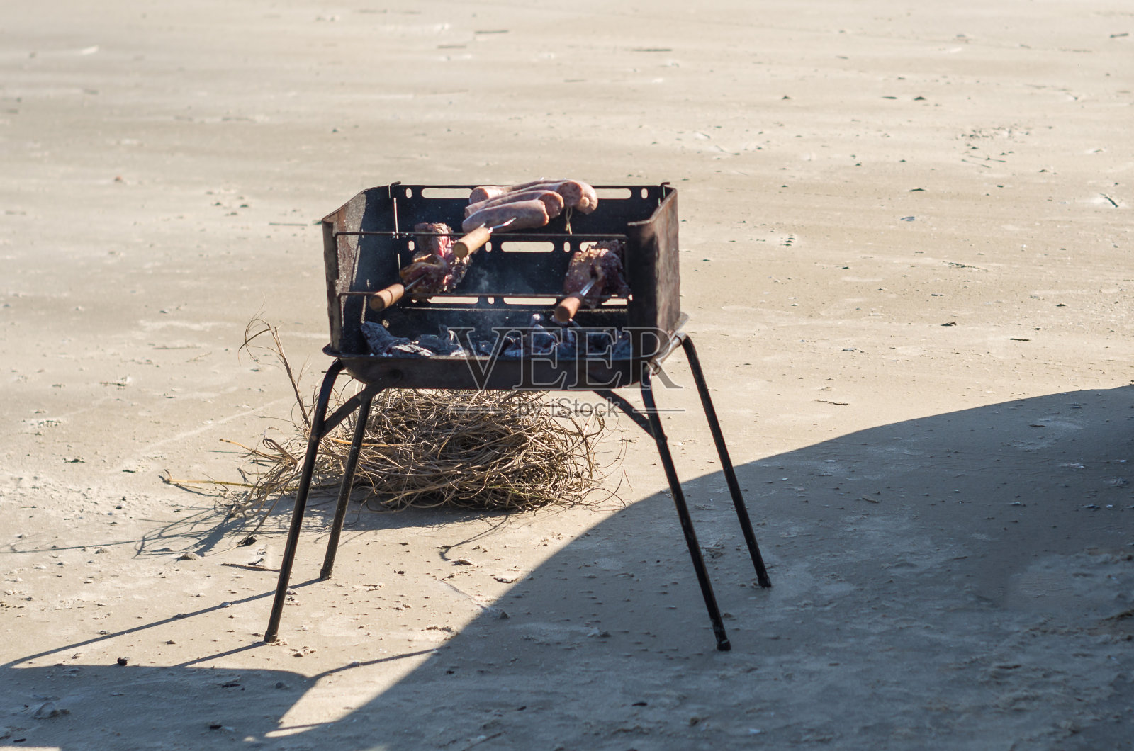 海滩烧烤照片摄影图片