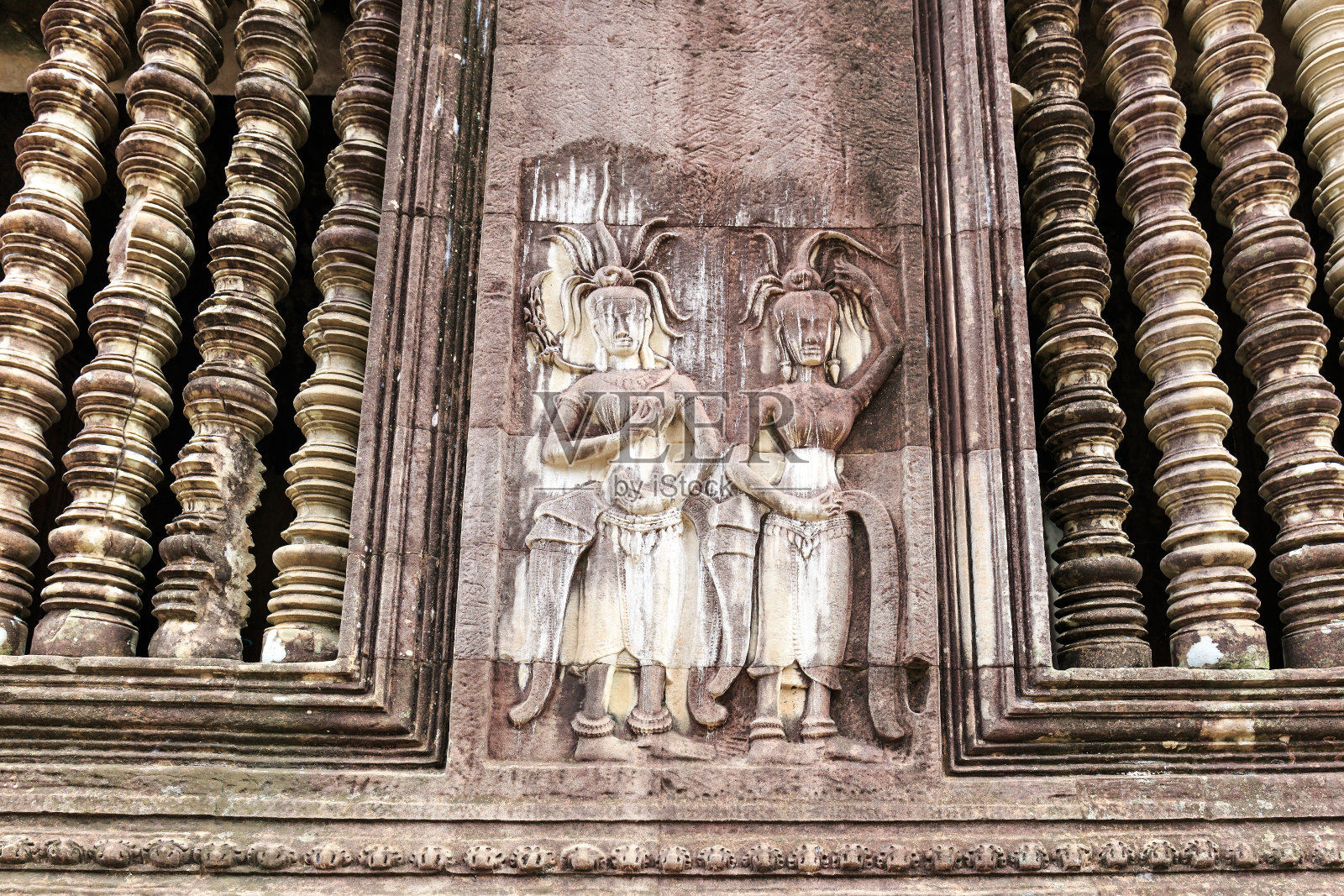 柬埔寨吴哥窟庙宇中心附近墙上的飞天照片摄影图片