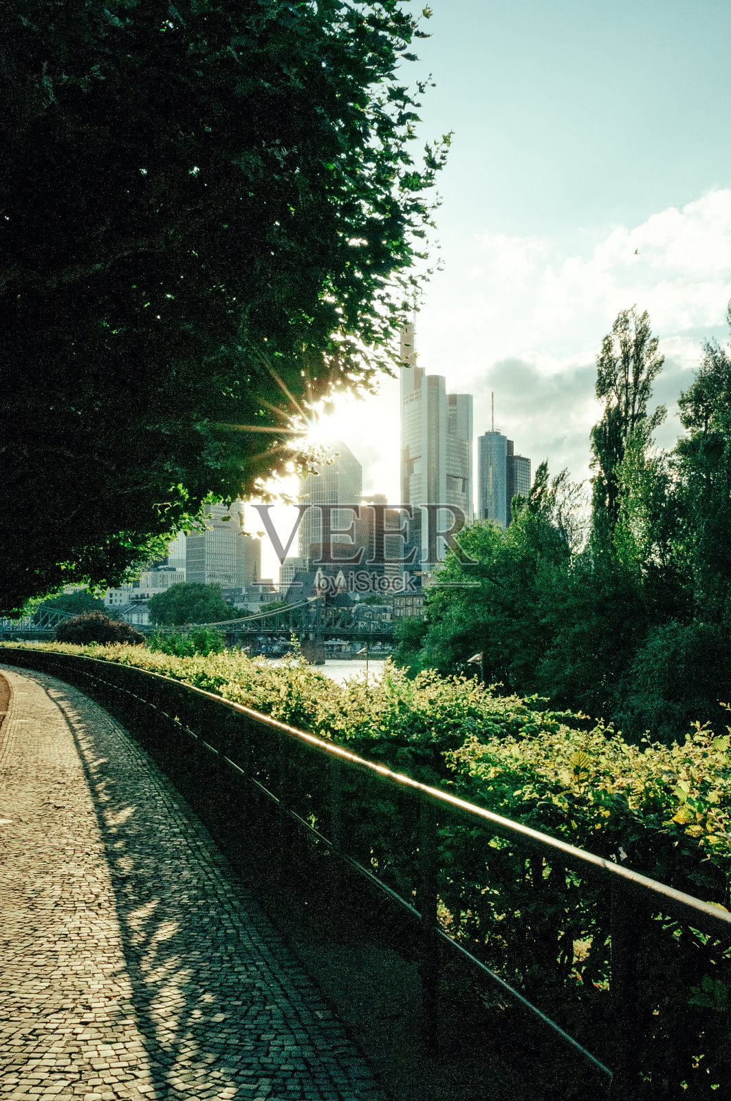 日落时分的法兰克福照片摄影图片