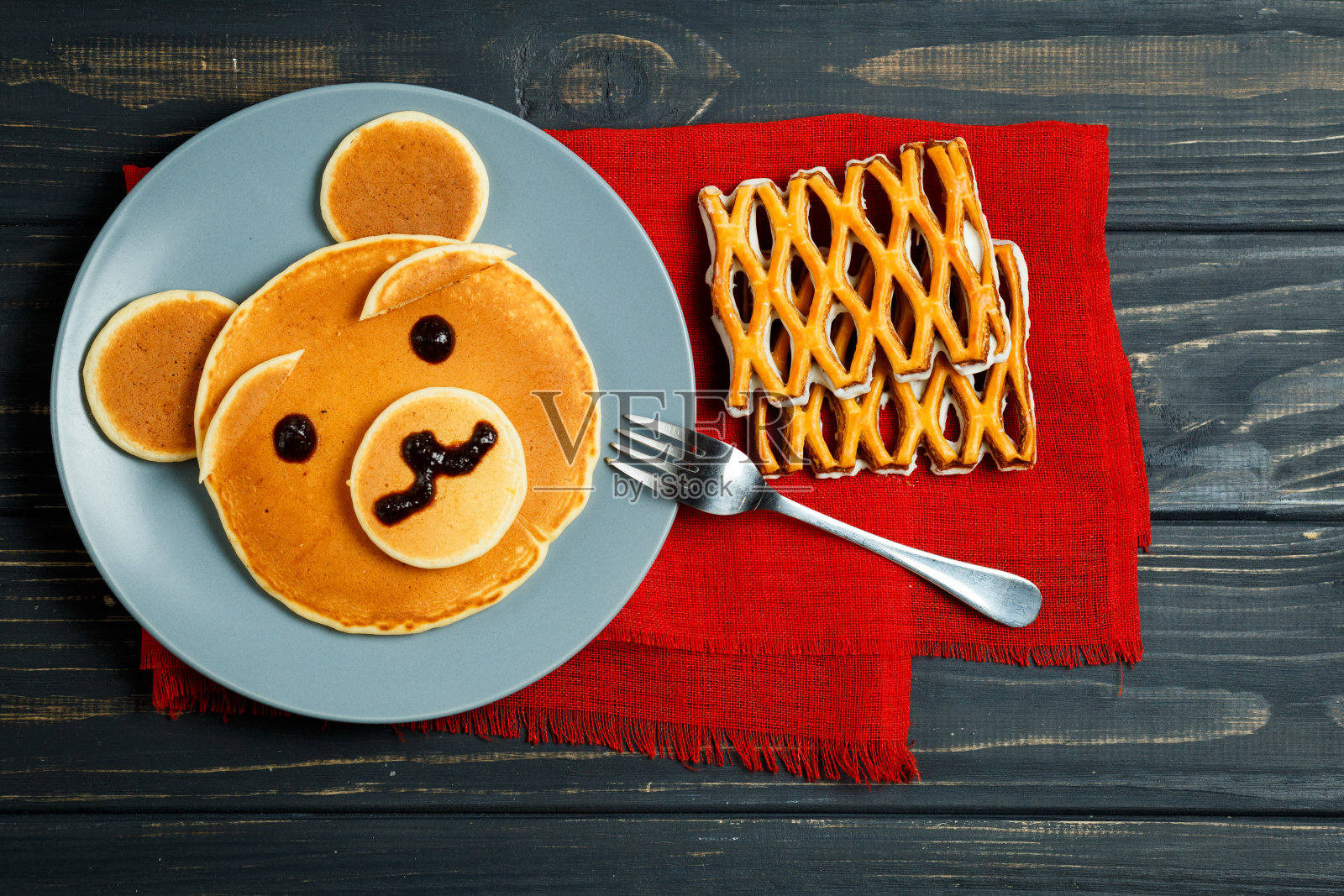 熊形儿童煎饼早餐照片摄影图片