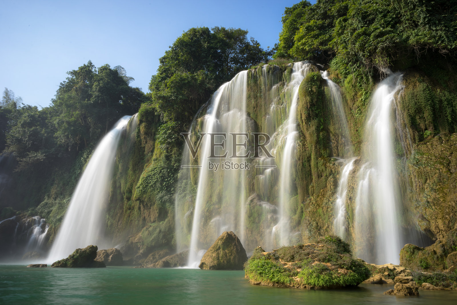 Ban Gioc瀑布在越南北部。照片摄影图片