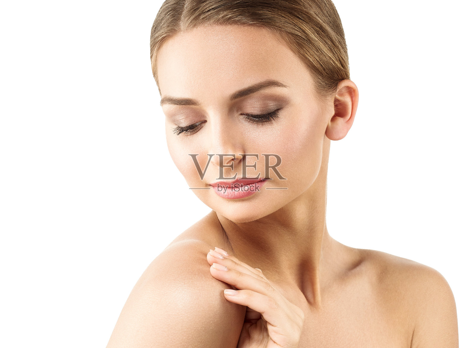 美女的脸肖像。美丽的模特女孩完美的新鲜干净的皮肤和长长的金发。青春护肤理念。照片摄影图片