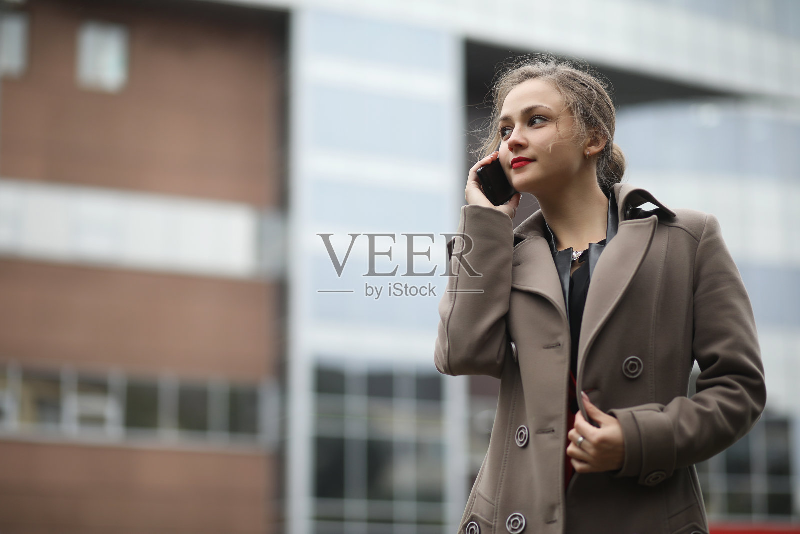 可爱的女商人户外照片摄影图片