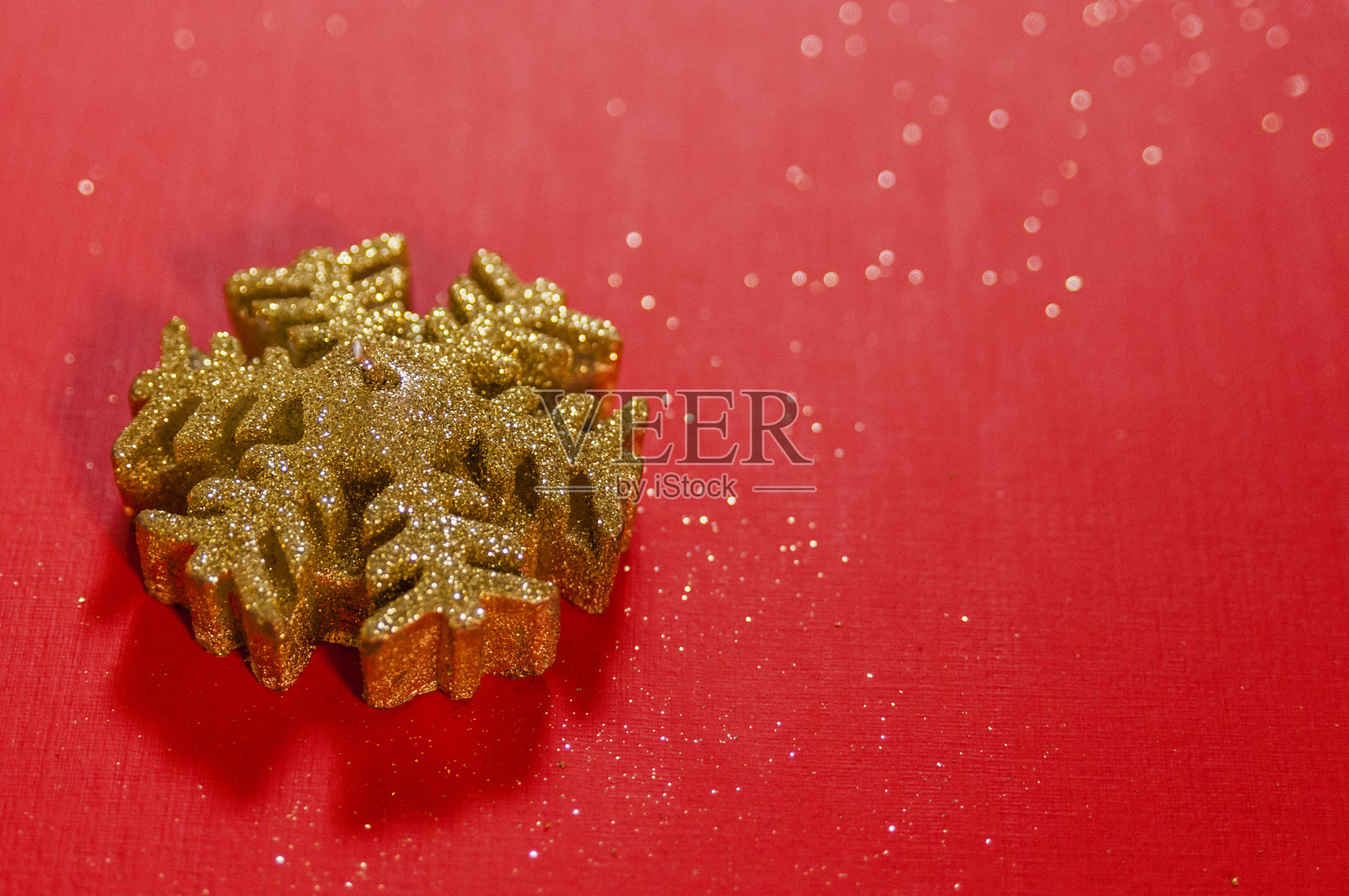 抽象背景上的圣诞蜡烛照片摄影图片