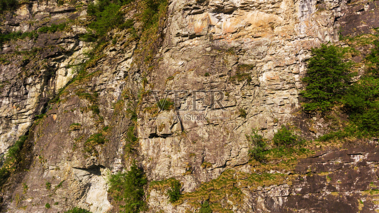 岩壁，在提契诺罗萨附近鸟瞰图照片摄影图片
