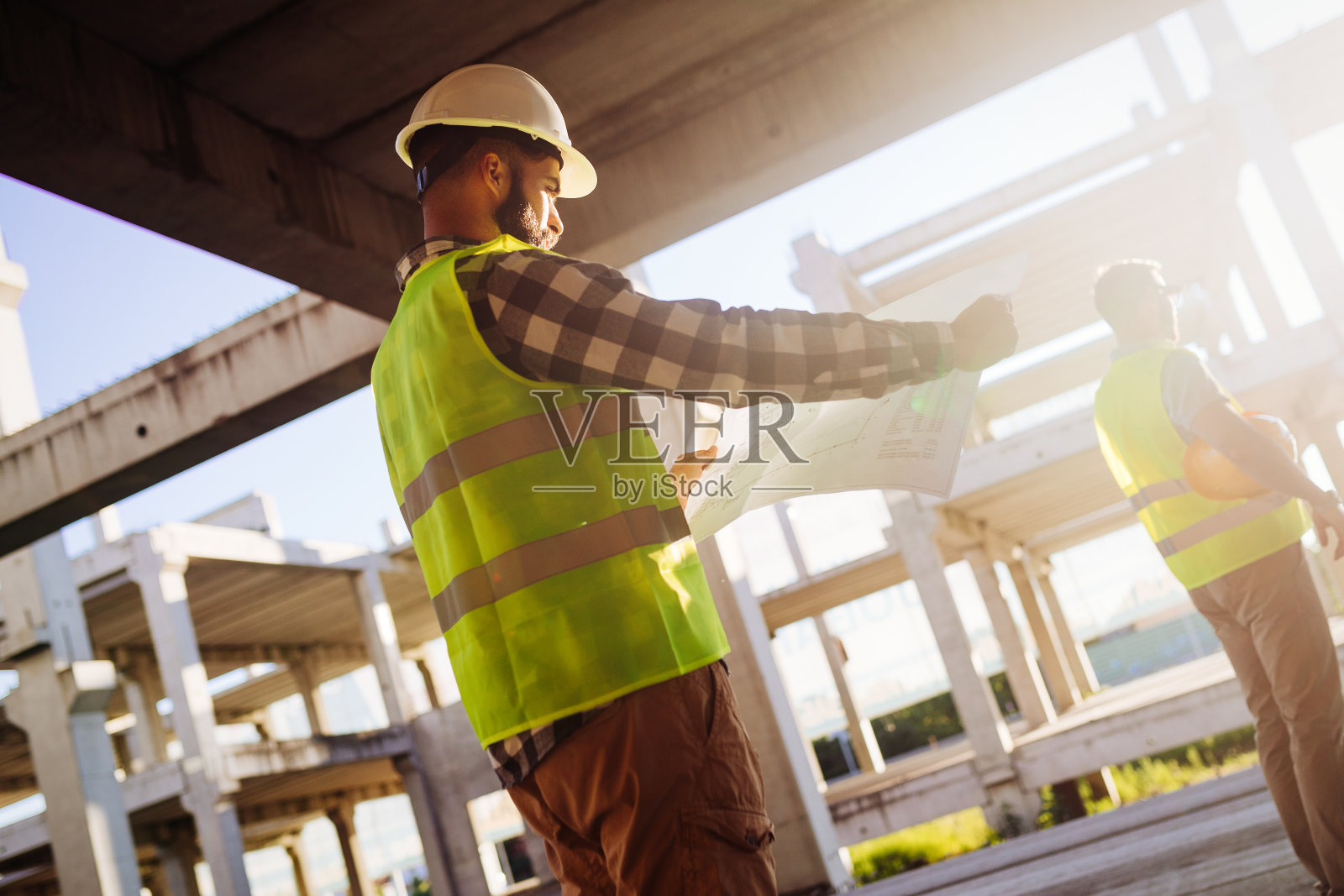 建筑工程师在建筑工地工作的图片照片摄影图片