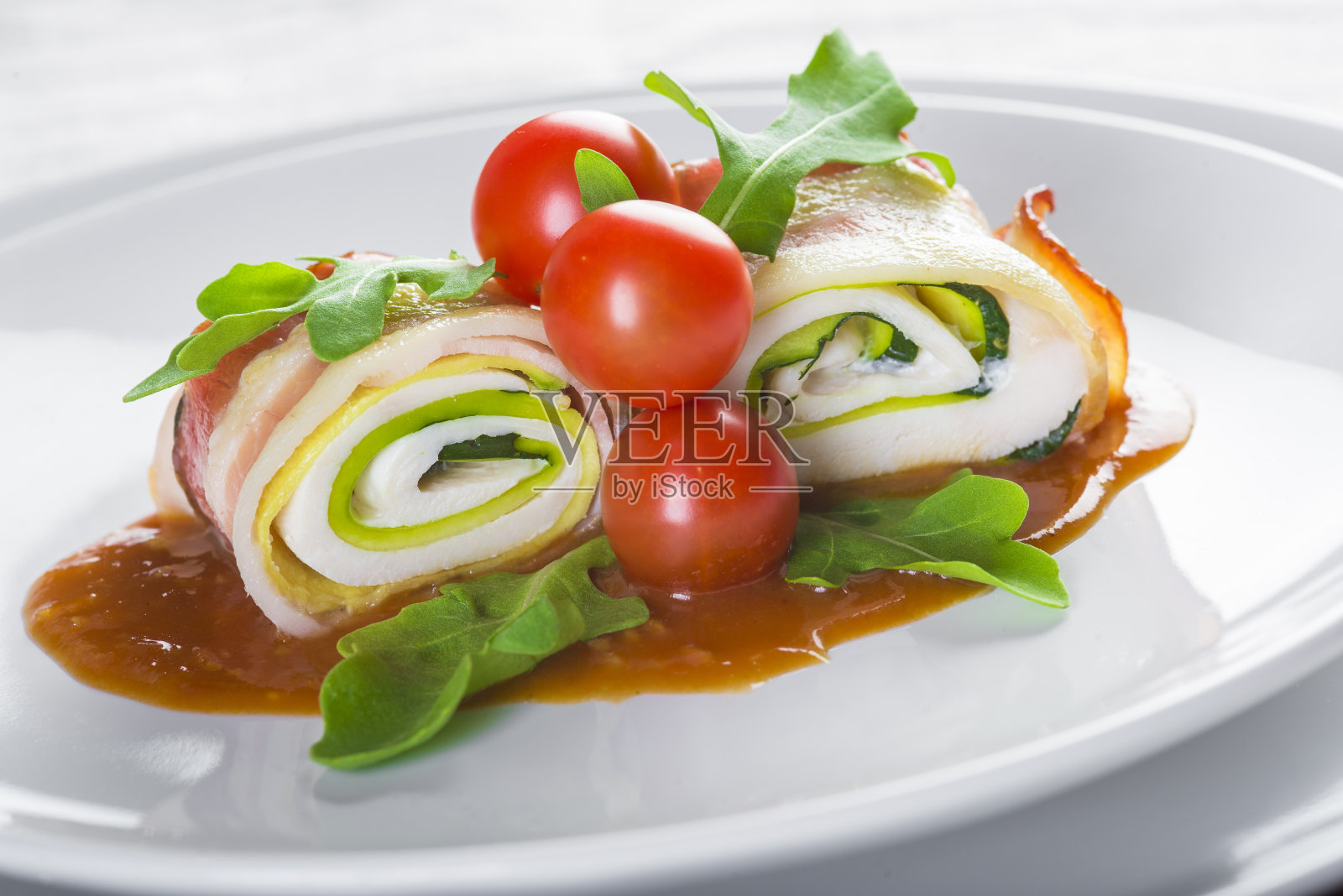 包肉卷是法国的一道典型菜肴，由肉卷做成照片摄影图片