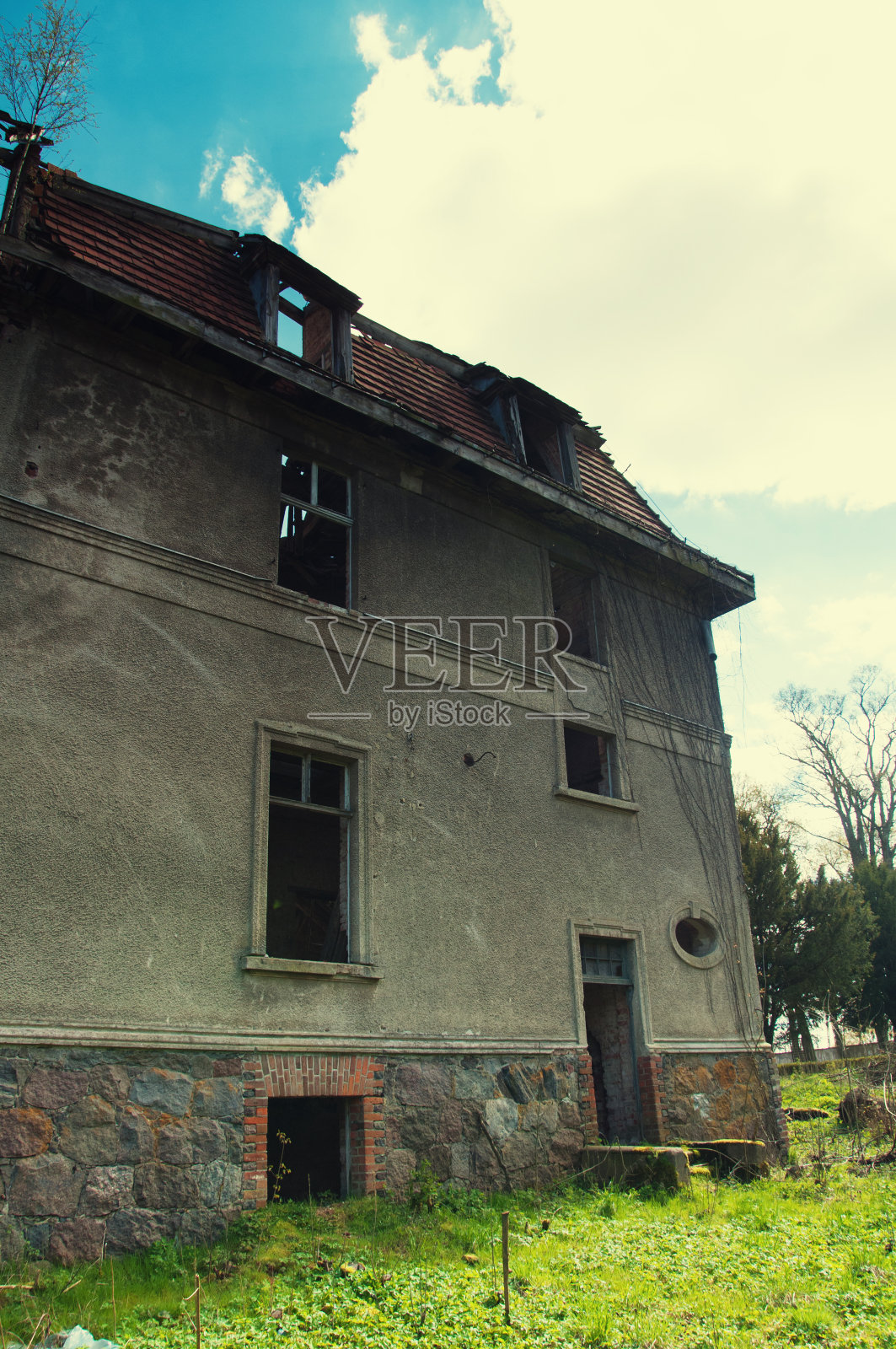 乡间废弃的旧废墟照片摄影图片