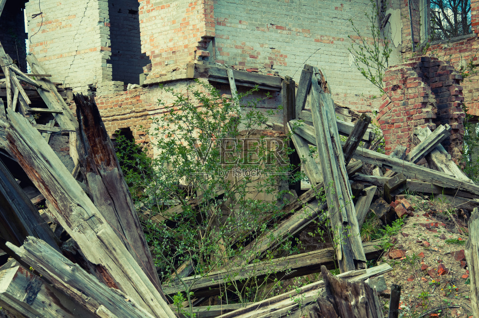 乡间废弃的旧废墟照片摄影图片