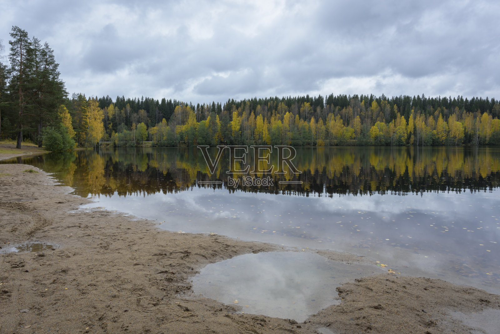 海滩在秋天照片摄影图片