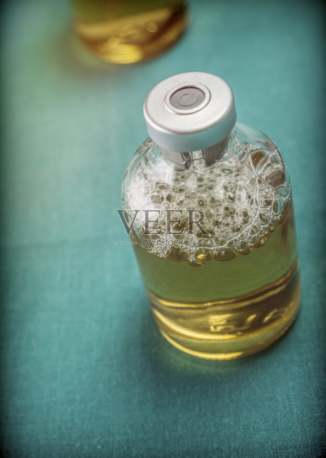 准备注射疫苗的瓶装药品照片摄影图片