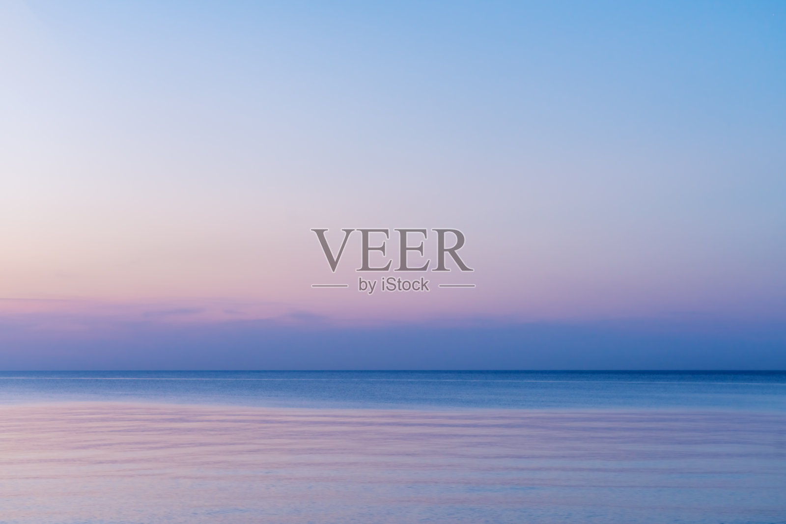 清凉的大海和天空覆盖照片摄影图片