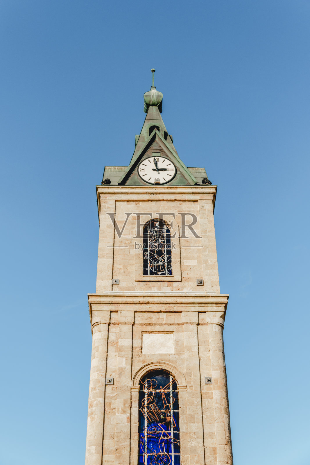 以色列雅法钟楼在凯杜米姆广场。古老的历史建筑照片摄影图片