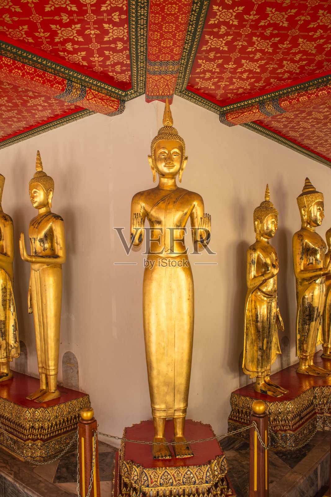 泰国曼谷卧佛寺的站立佛像照片摄影图片