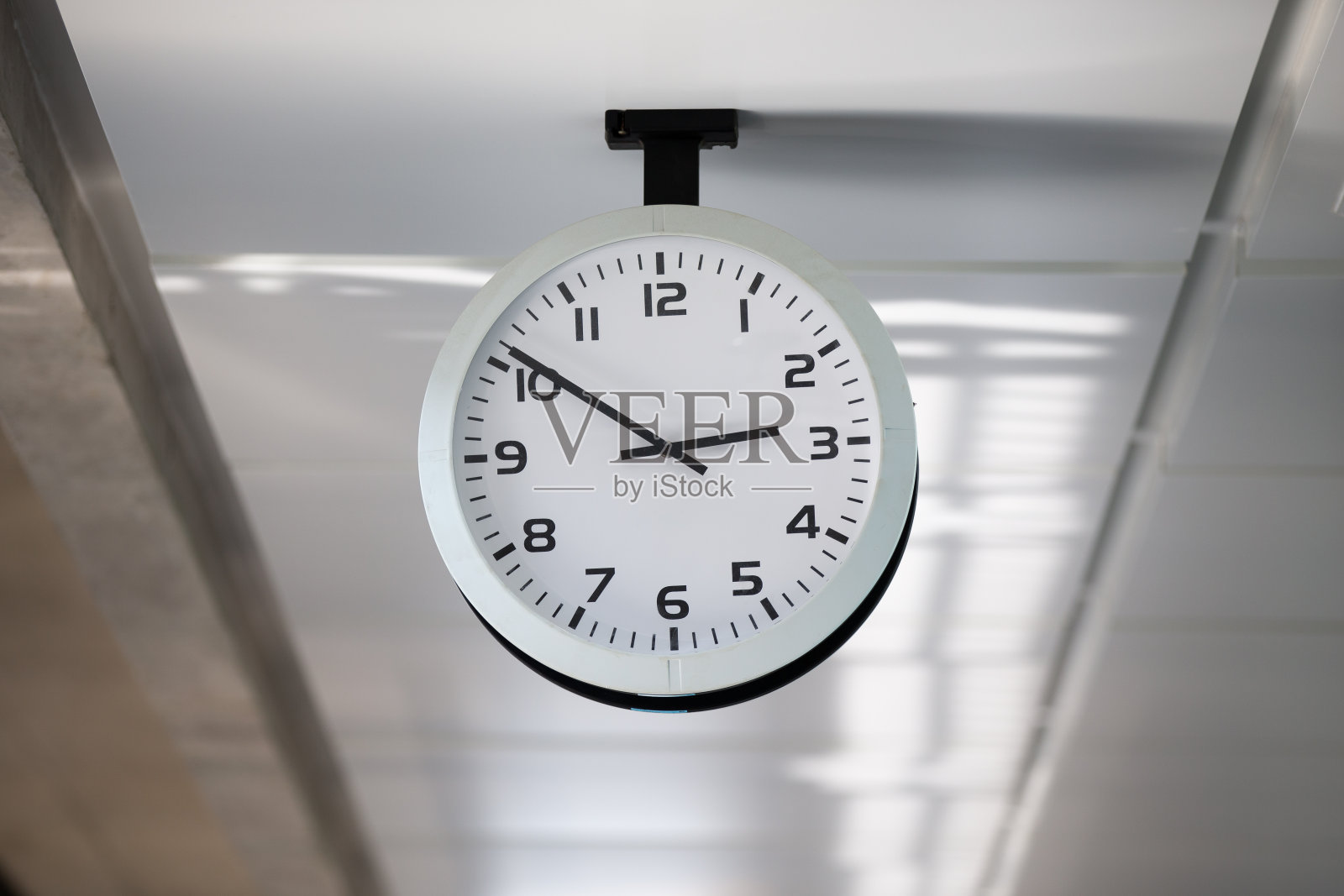 双面挂钟照片摄影图片