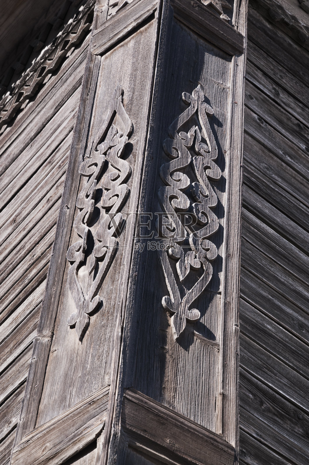 俄罗斯老木屋的角落里有元素照片摄影图片