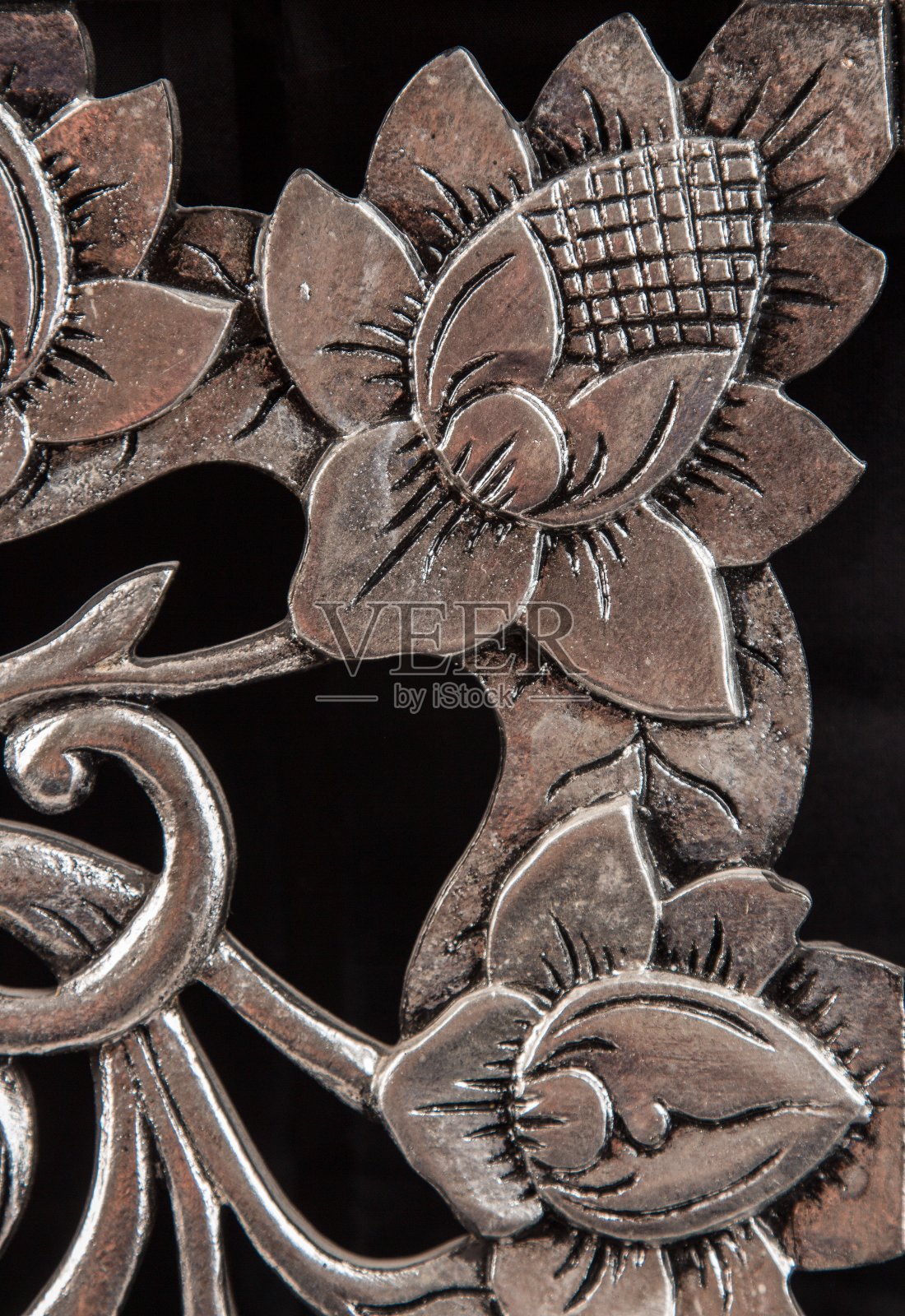 石膏画，花瓶，孤立背景上的花卉图案照片摄影图片