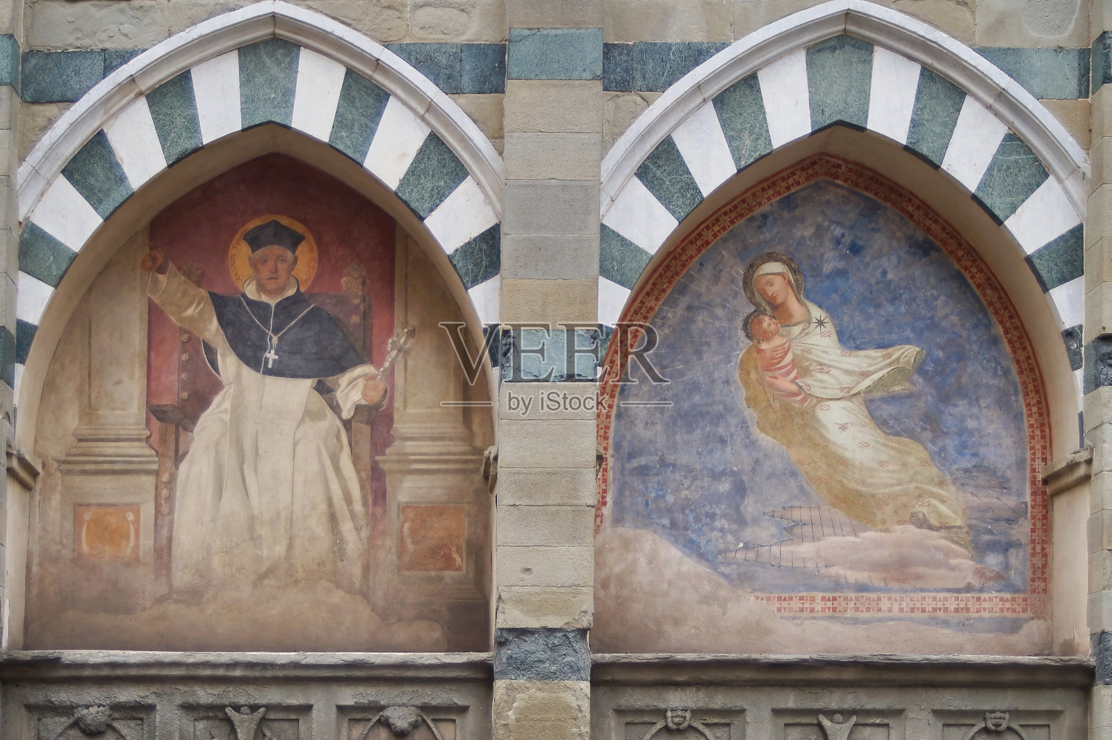 皮斯托亚圣保罗教堂的细节照片摄影图片