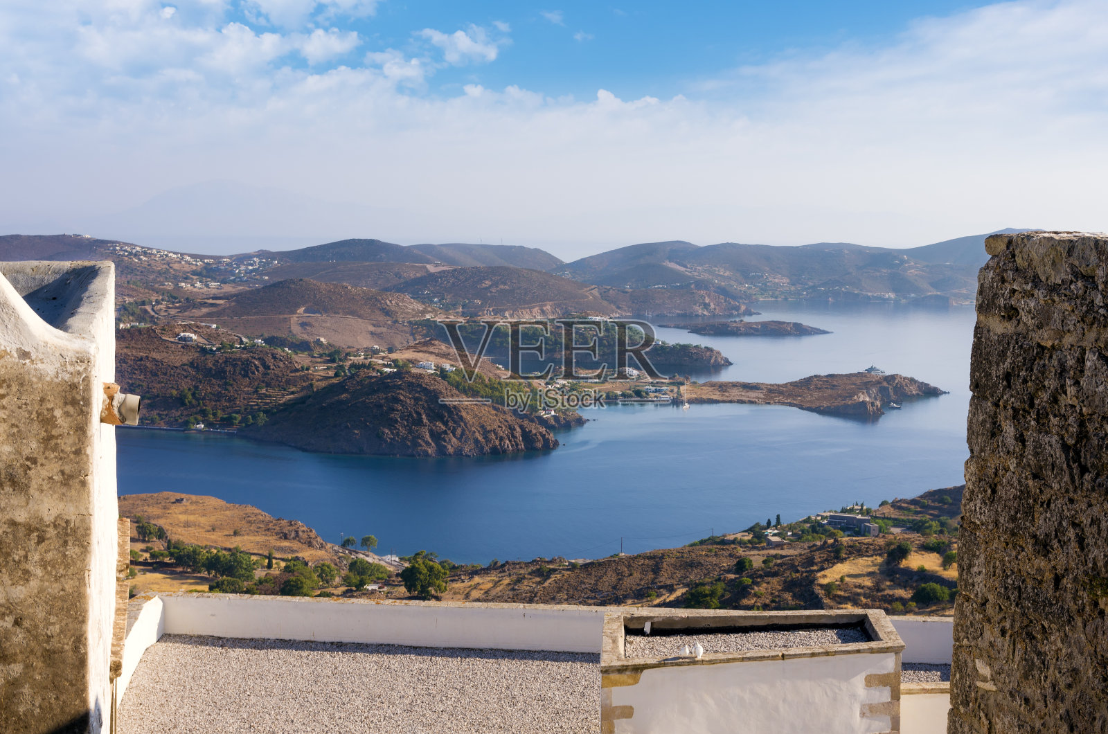 从希腊帕特莫斯岛的神学家圣约翰修道院看到的令人惊叹的景色照片摄影图片