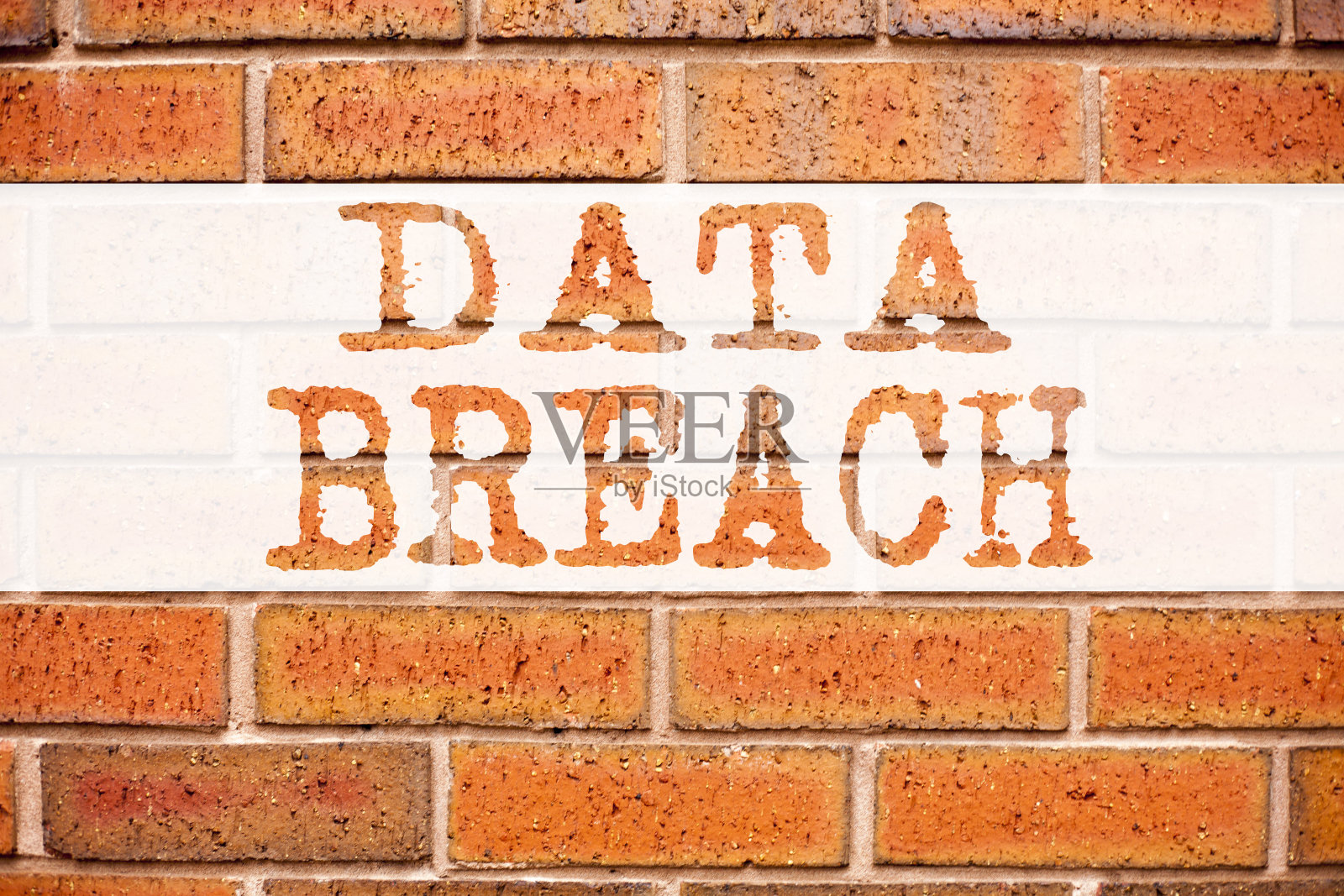 显示Data Breach的概念声明文本标题灵感。企业概念科技互联网网络入侵数据库写在旧的砖背景拷贝空间照片摄影图片