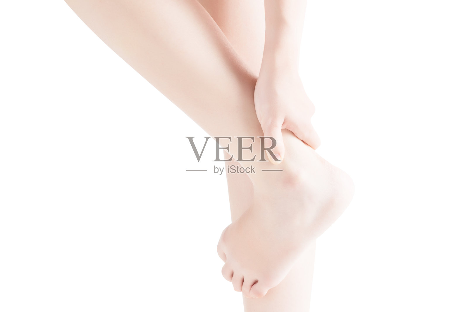 白色背景下孤立的女性踝关节急性疼痛。白色背景上的剪切路径。照片摄影图片