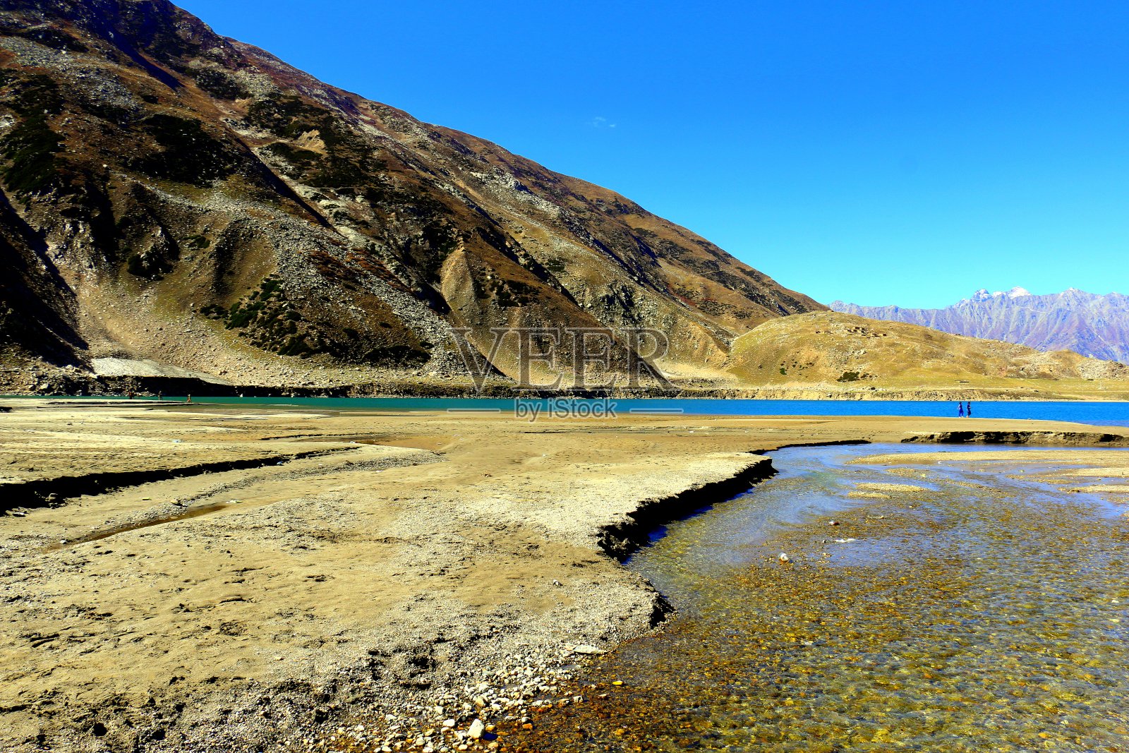 巴基斯坦纳兰，纳兰山谷赛义夫湖的美丽景色照片摄影图片